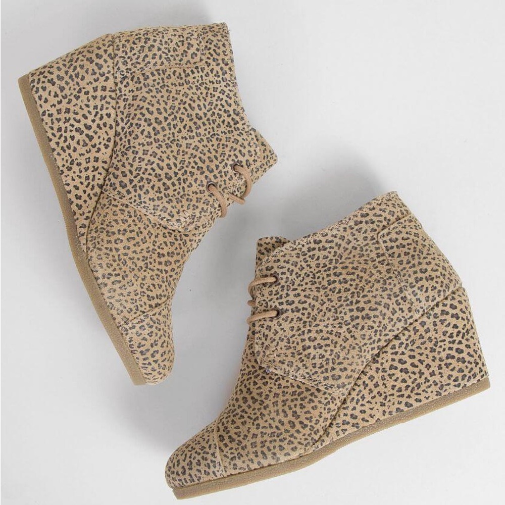 TOMS Women's Leopard Print Lace Up Boots